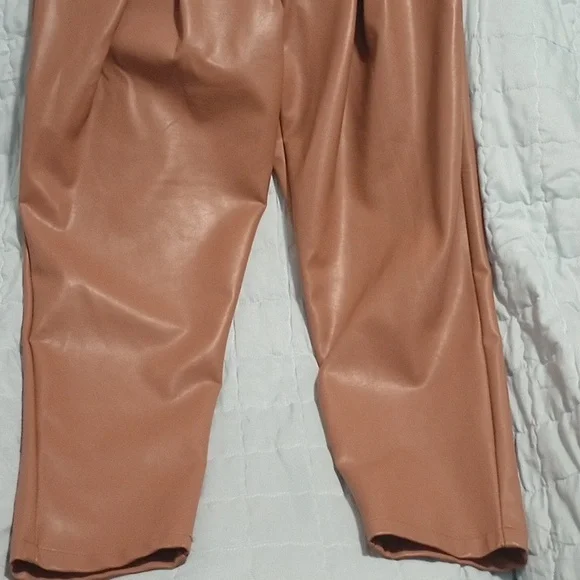 Spring Color Forever 21 Beige Faux Leather Trousers, With Zippper & Pockets New - Picture 2 of 12
